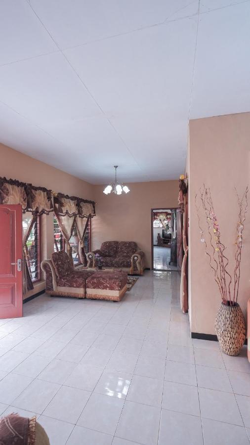 Marry Ind Gunung Kawi Guest House Malang Bumirejo Zewnętrze zdjęcie